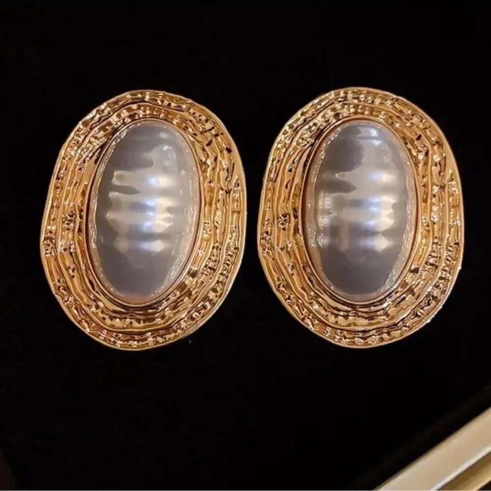 Vintage Gold Oval Pearl Earrings